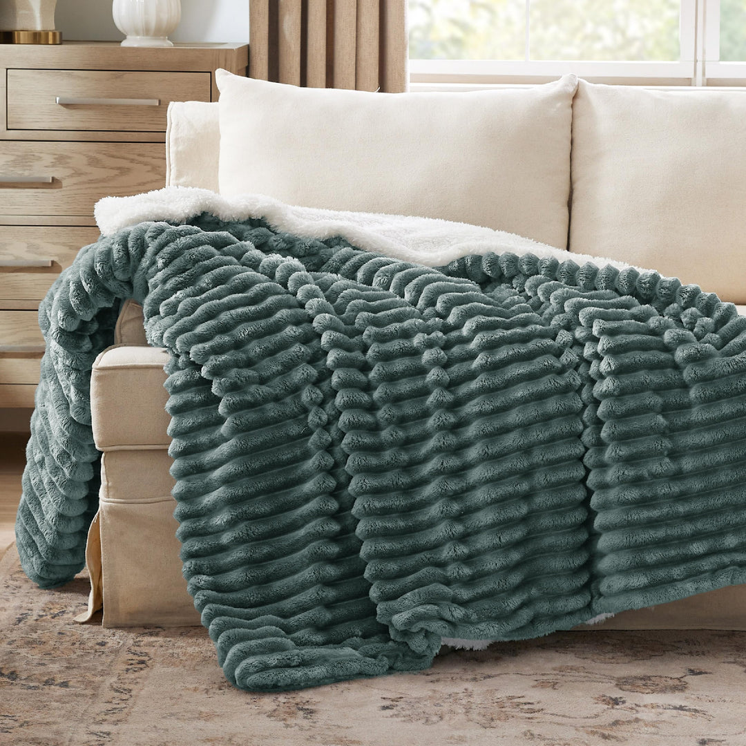 BEDSURE Sherpa Decke Dunkelgrün - Warme Dicke Kuscheldecke Flauschig, Sofadecke Couchdecke Winterdec