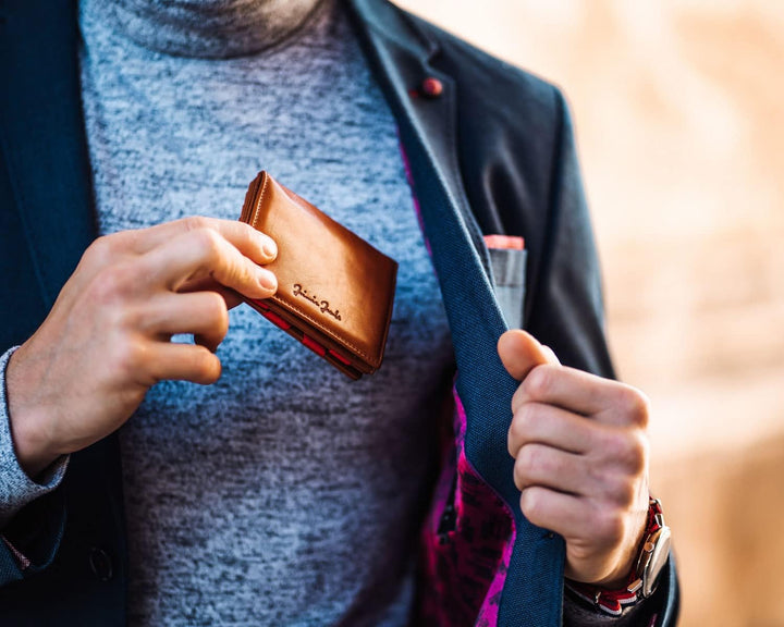 Jaimie Jacobs Flap Boy AirTag Edition Magic Wallet mit Münzfach Echtleder (Dunkelbraun mit Rot), Dun