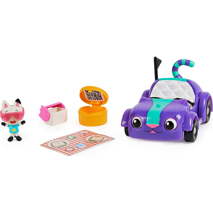 Gabby’s Dollhouse, Carlita-Spielzeugauto mit Pandy Paws-Sammelfigur, 2 Zubehörteilen und 1 Überrasch