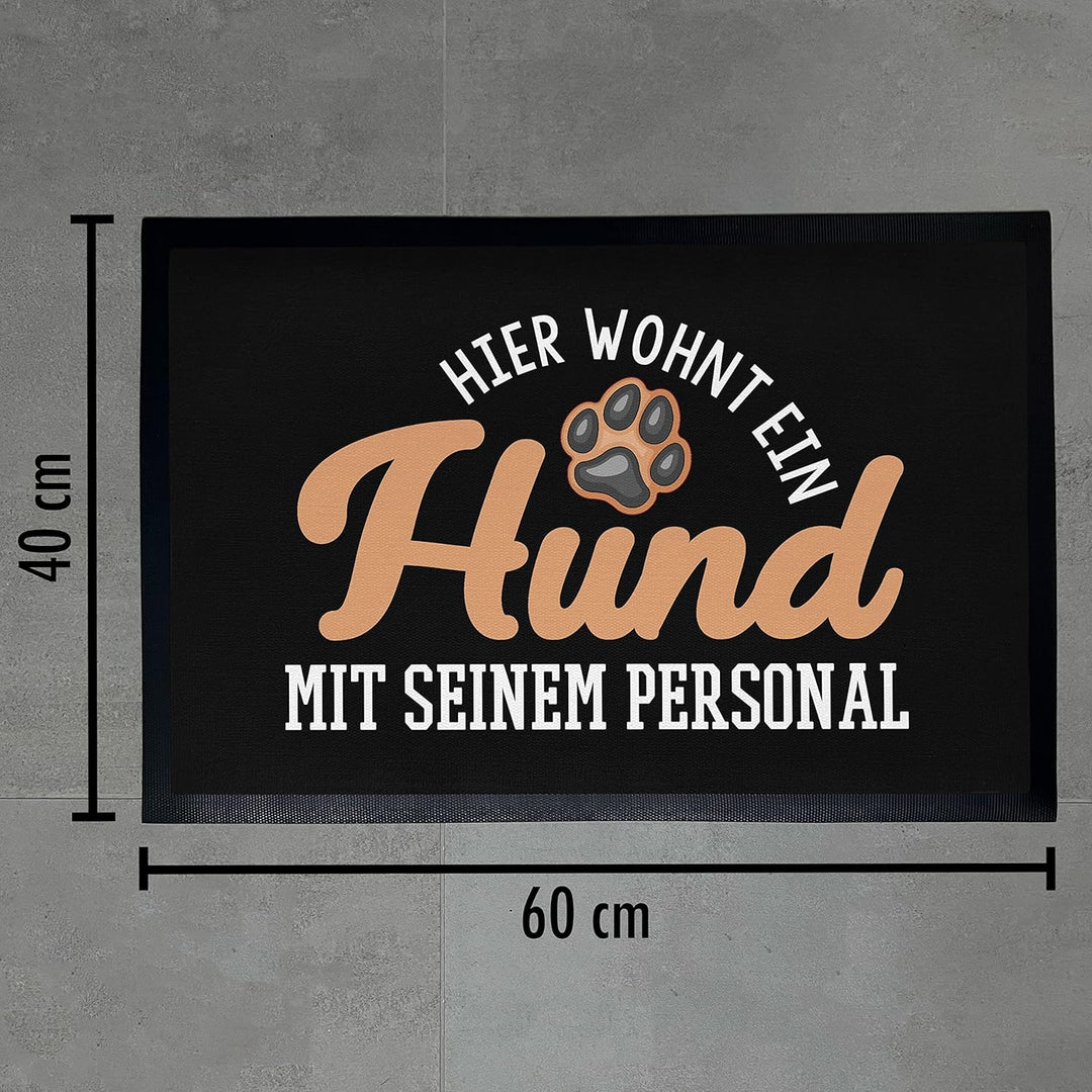 Trendation - Hier Wohnt EIN Hund Mit Seinem Personal Fussmatte Geschenk Hundebesitzer 60x40 cm