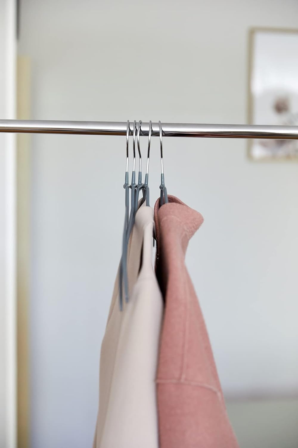 WENKO Kleiderbügel Mod. Alessia platzsparend 20er Set Formbügel für Garderobe rutschfeste Kleiderbüg
