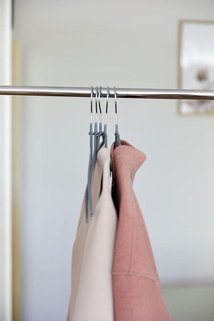 WENKO Kleiderbügel Mod. Alessia platzsparend 20er Set Formbügel für Garderobe rutschfeste Kleiderbüg