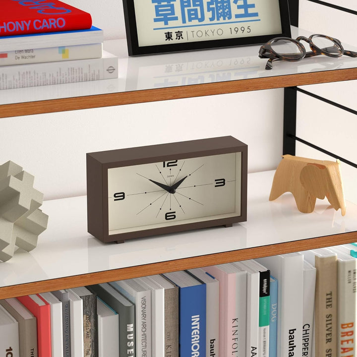 JONES CLOCKS® Schreibtischuhr 'Odeon' – modernes rechteckiges Design in Braun, stilvoller Retro-Look