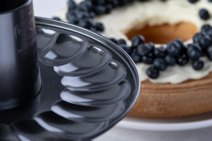 Dr. Oetker Springform mit Flach- und Rohrboden Ø 26 cm, Kuchenform aus Stahl mit Antihaftbeschichtun