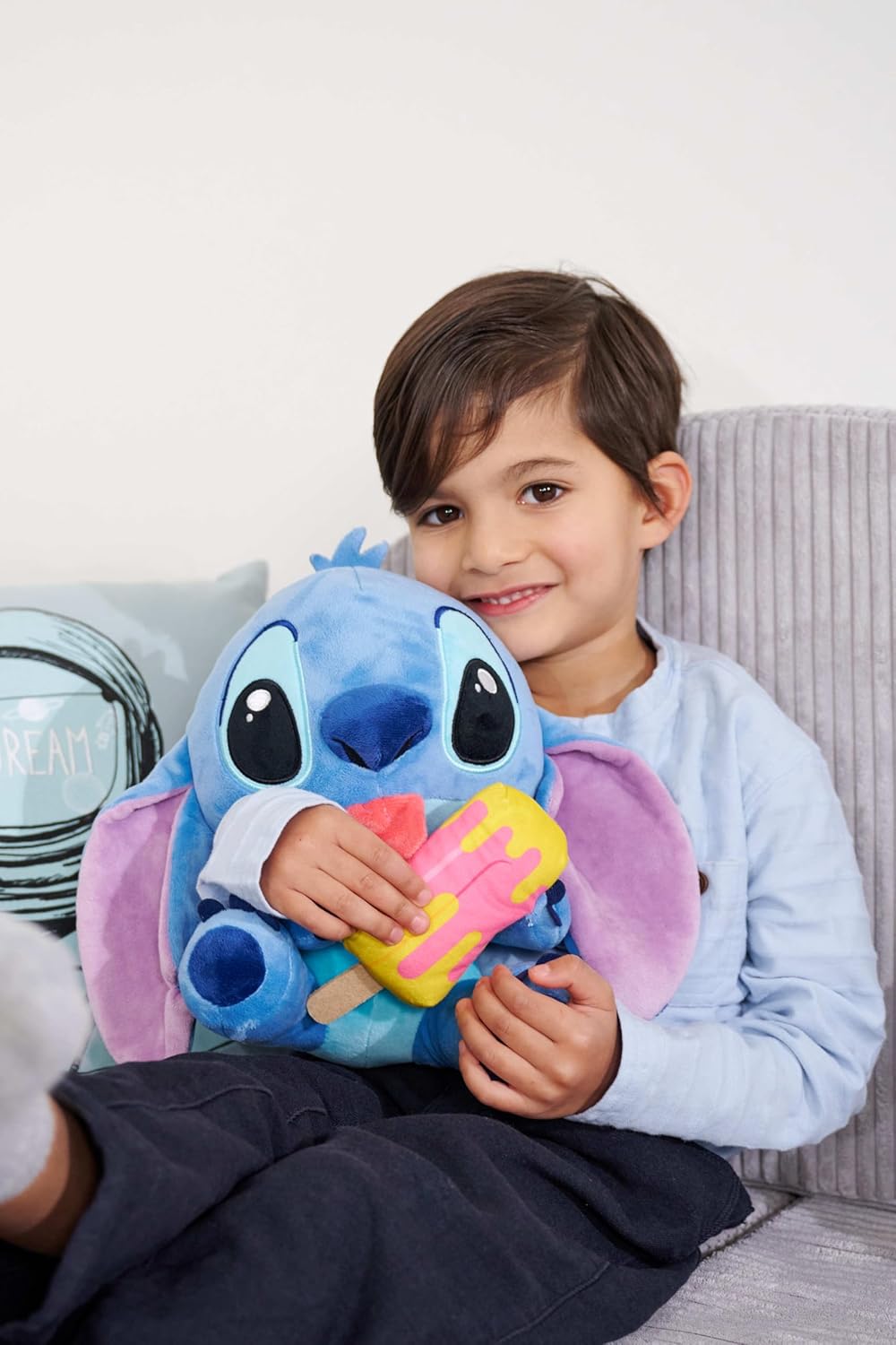 Simba Disney Stitch Kuscheltier mit EIS am Stiel – Plüschfigur zum Knuddeln, mit farbenfrohem EIS am