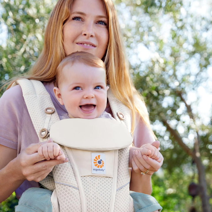 Ergobaby Omni Breeze Babytrage für Neugeborene ab Geburt bis 20kg, 4 Positionen SoftFlex Mesh Ergono