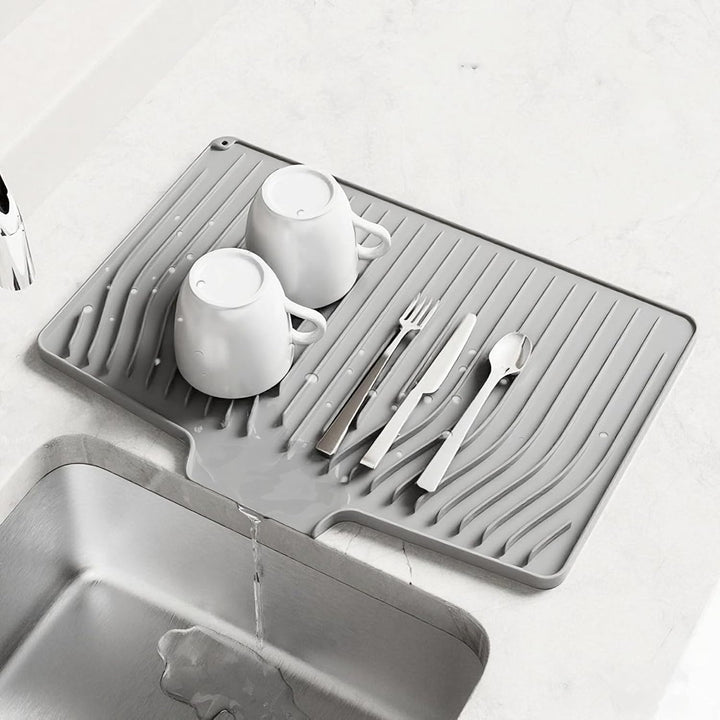Premium Silikon Geschirr-Trockenmatte mit Gefälle-Design – Rutschfest, Hitzebeständig (bis 230°C), S