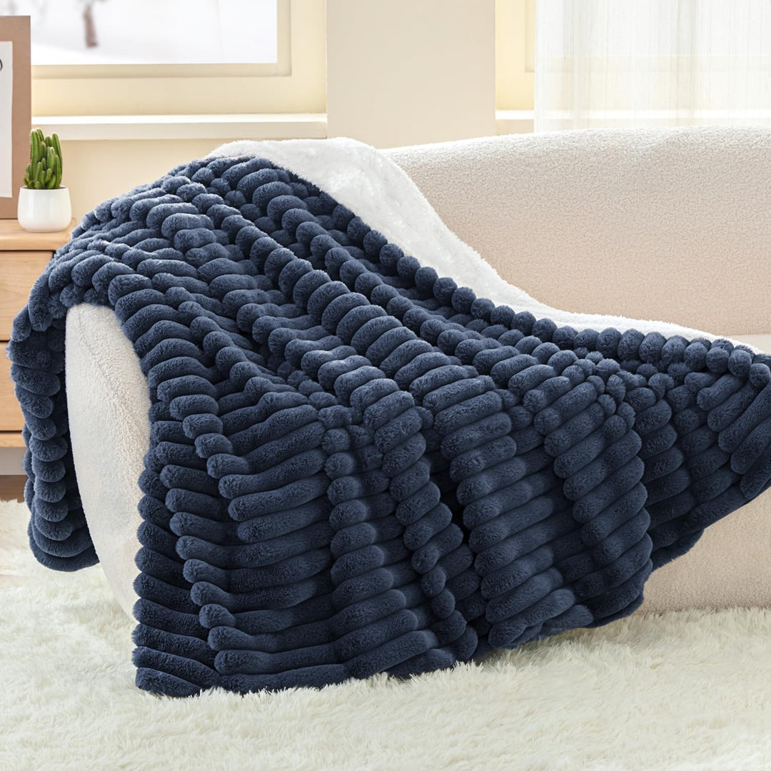 BEDELITE warme Decke Sherpa Kuscheldecke Flauschig Dunkelblau 150x200 | dicke Deko Fleecedecke, Cord