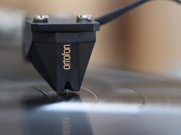 Ortofon 2M Black Premounted - 2M Black Tonabnehmer montiert am SH-4 Black Headshell | einfache Monta