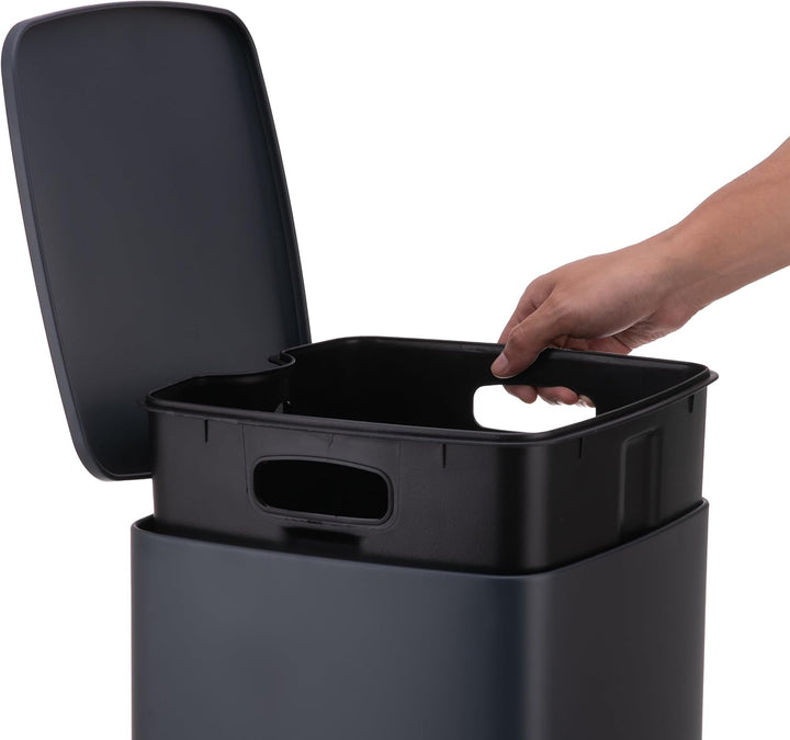 Relaxdays Mülleimer Küche, 20 l, Absenkautomatik, entnehmbarer Inneneimer, Mattes Metall, eckiger Tr