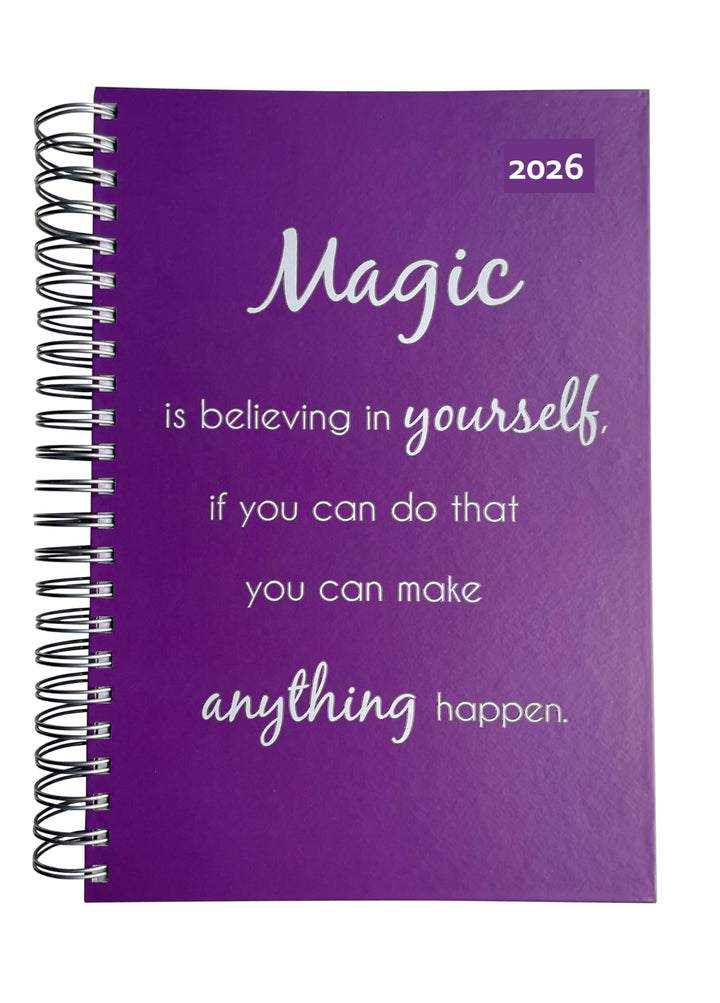 edition cumulus 2026 Dicker Kalender – "Magic is believing in yourself ..." (Brombeere) – Spiralbind