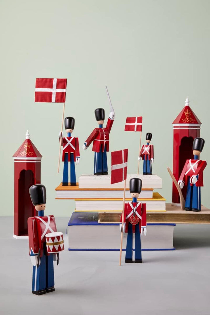 Kay Bojesen Fahnenträger klein Figuren 29.5 cm Holzfiguren Originaldesign, rot 23 x 8 x cm Fahnenträ