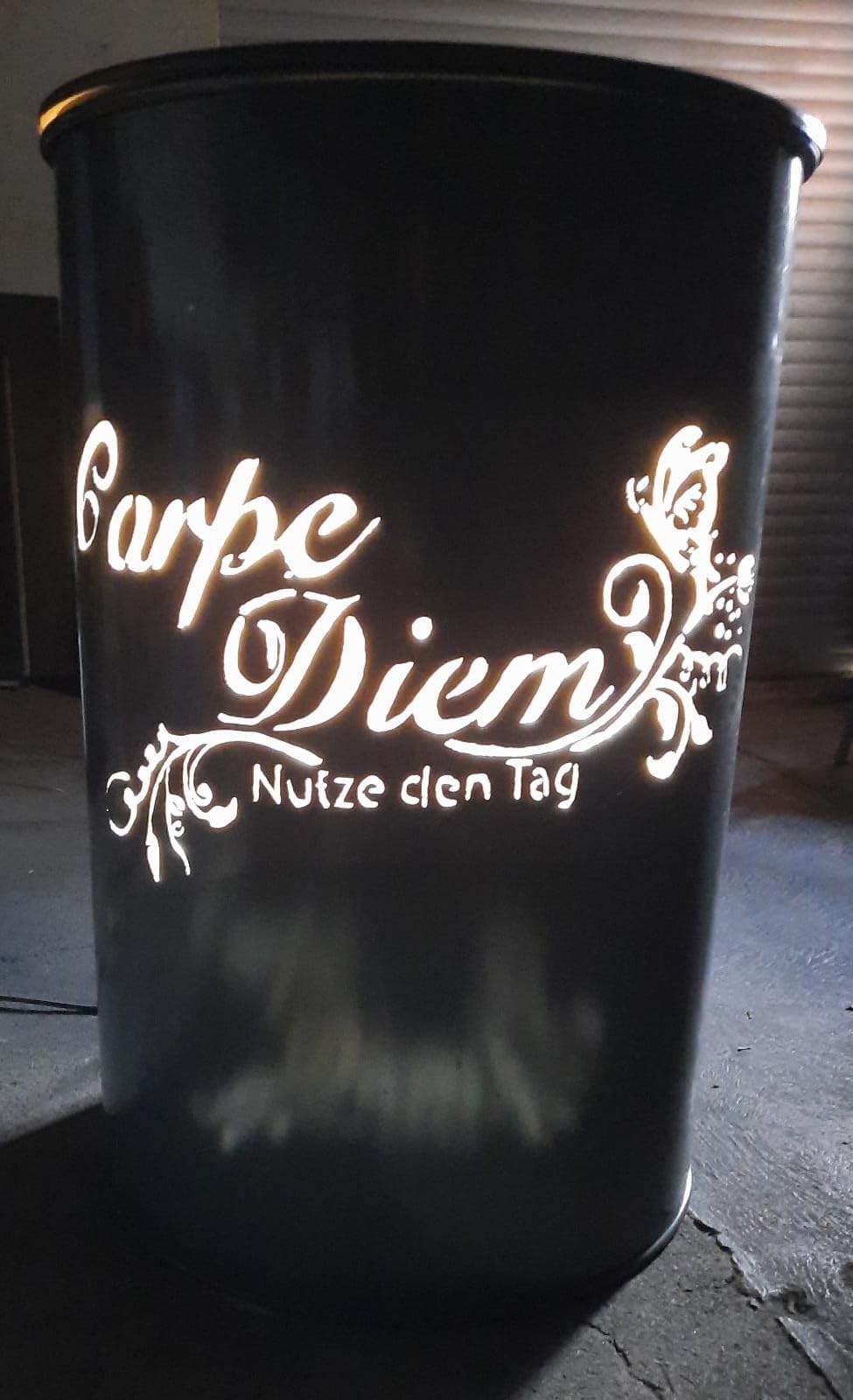 Feuertonne mit Motiv (Carpe Diem), Carpe Diem