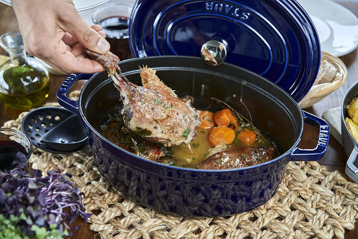 STAUB Gusseisen Bräter/Cocotte, Oval 33 cm, 6,7 L, Aromaregen Funktion, Für alle Herdarten geeignet,