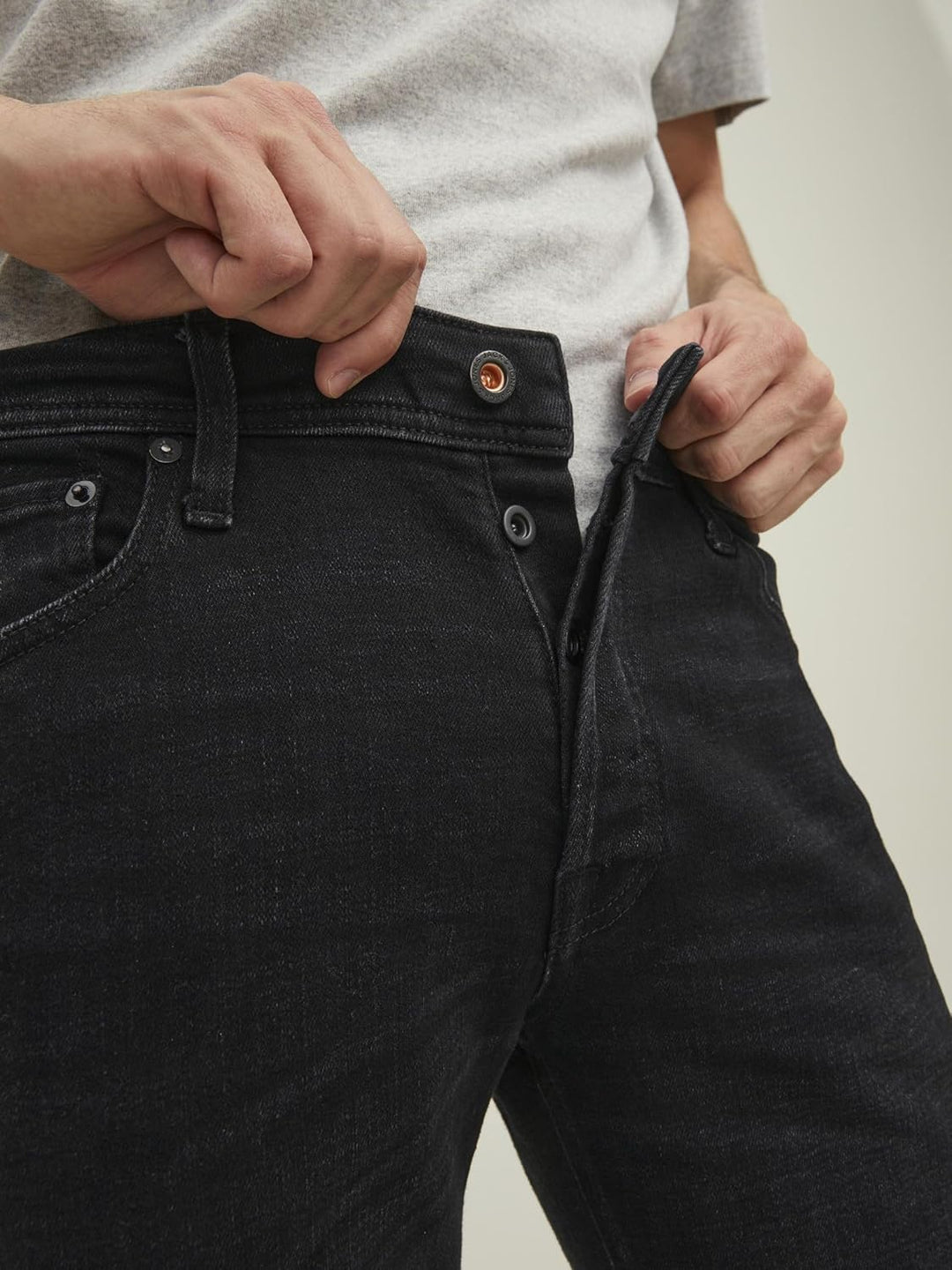 JACK &amp; JONES Male Tapered Fit Jeans JJIMIKE JJORIGINAL JJ 111 NOOS Tapered Fit Jeans 28W / 30L Black