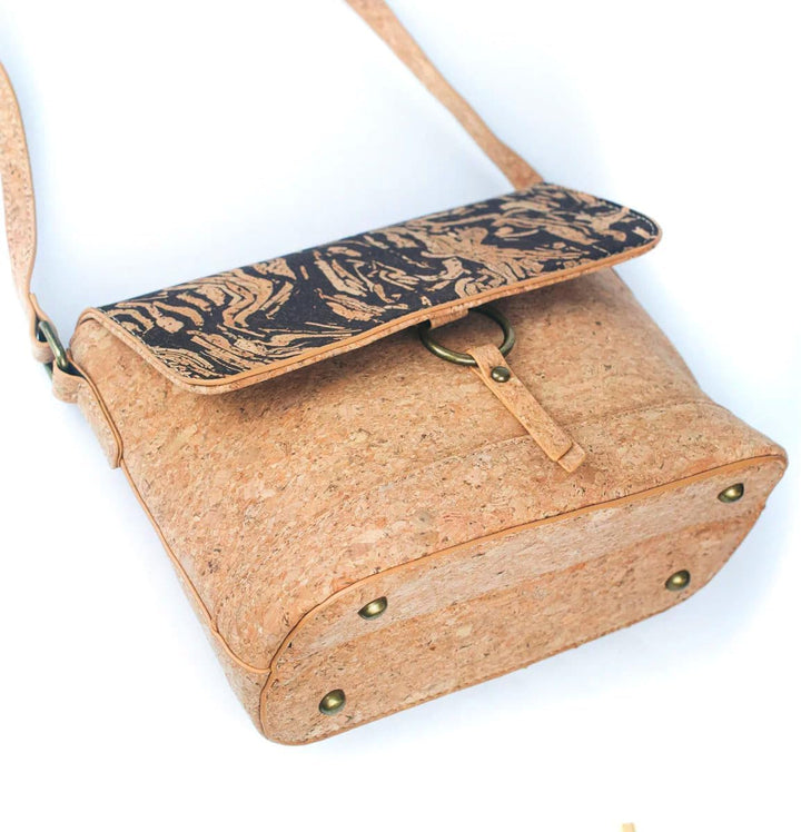 DeCarbonize Crossbody Handtasche aus Kork Veganleder Nachhaltig Damen Umhängetasche, Café Vienna