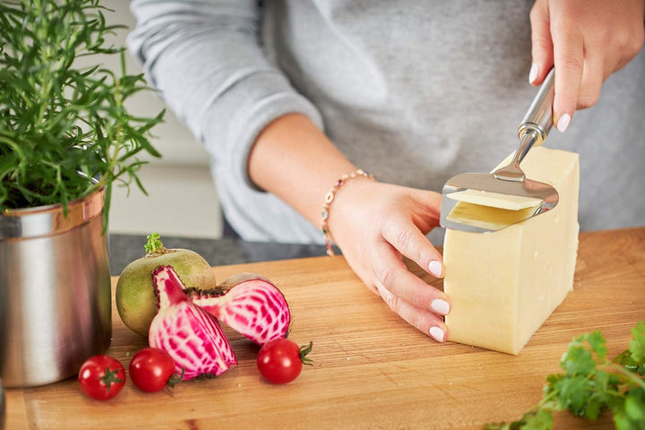 RÖSLE Käsehobel, hochwertiger Käseschneider für Hart- und Schnittkäse, Edelstahl 18/10, spülmaschine