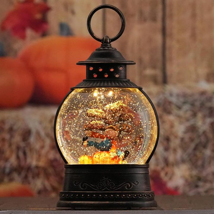 Herbst-Schneekugeln, beleuchtete Schneekugel mit Vogelscheuchen-Kürbis, 6-Stunden-Timer, USB- und ba