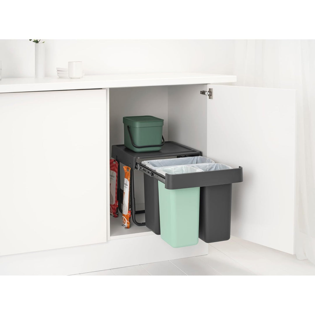 Brabantia Sort & Go Ausziehmülleimer | 10+10+20 l Einbaumülleimer für die Unterschranktür | Integrie