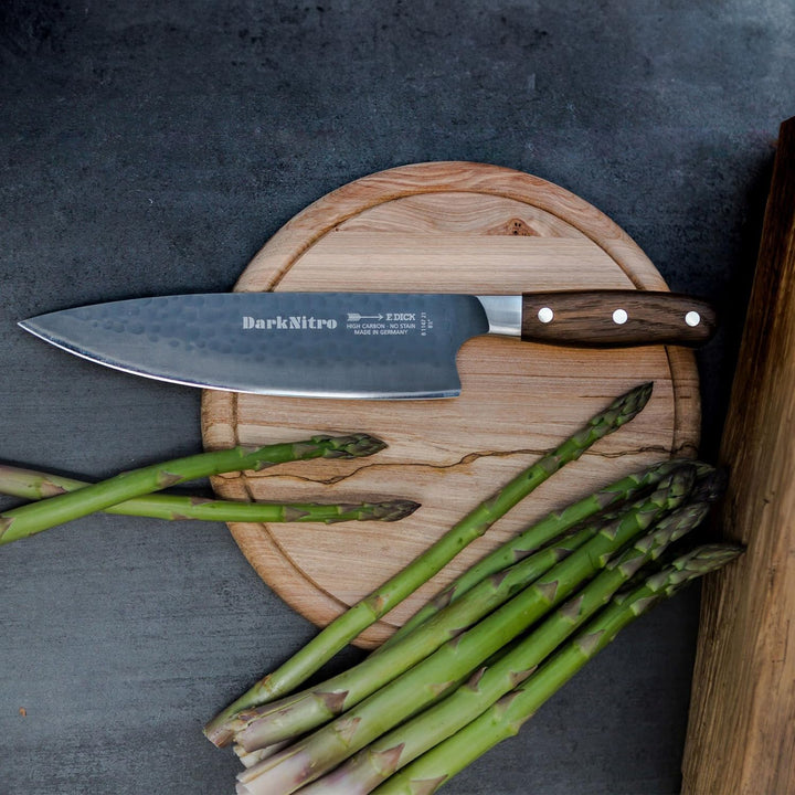 F. DICK Kochmesser DarkNitro 21 cm - geschmiedet, rostfrei, Klinge extra scharf, 61 HRC, Chefmesser