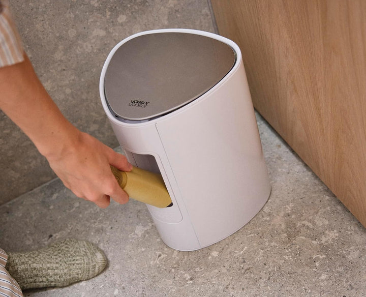 Joseph Joseph EasyStore 5L Treteimer, Edelstahl Mülleimer mit Mülltütenfach, Soft-Close, Bad & Schla
