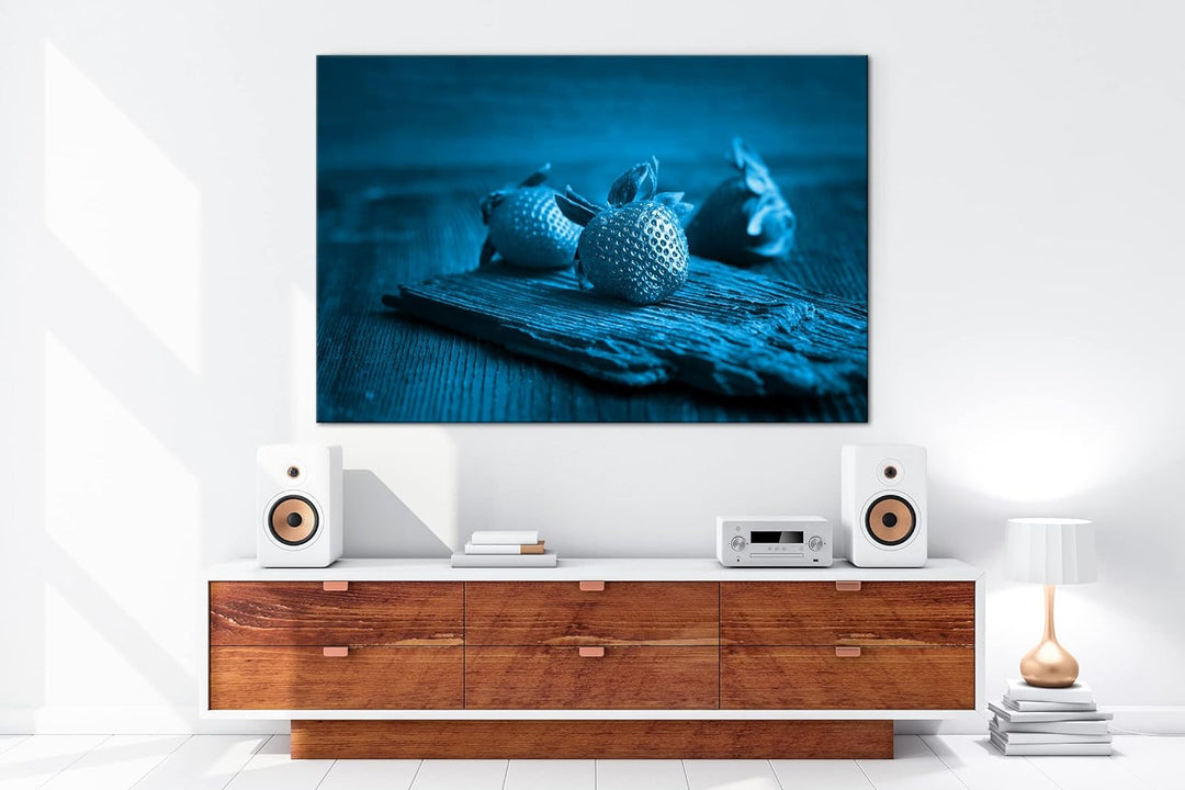 deyoli drei appetitliche Erdbeeren Format 80x60 Effekt: Monocrome Blau als Leinwandbild, Motiv ferti