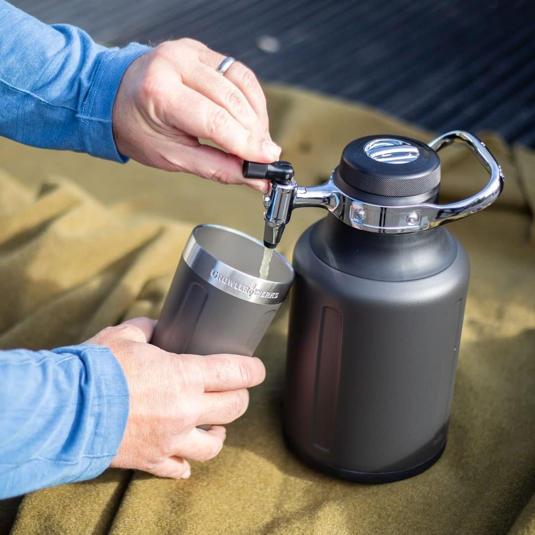 GrowlerWerks uKeg™ - Go 64 Tungsten - 1,9 L - Robustes Design, um überall mit hinzunehmen, 8 Erfrisc