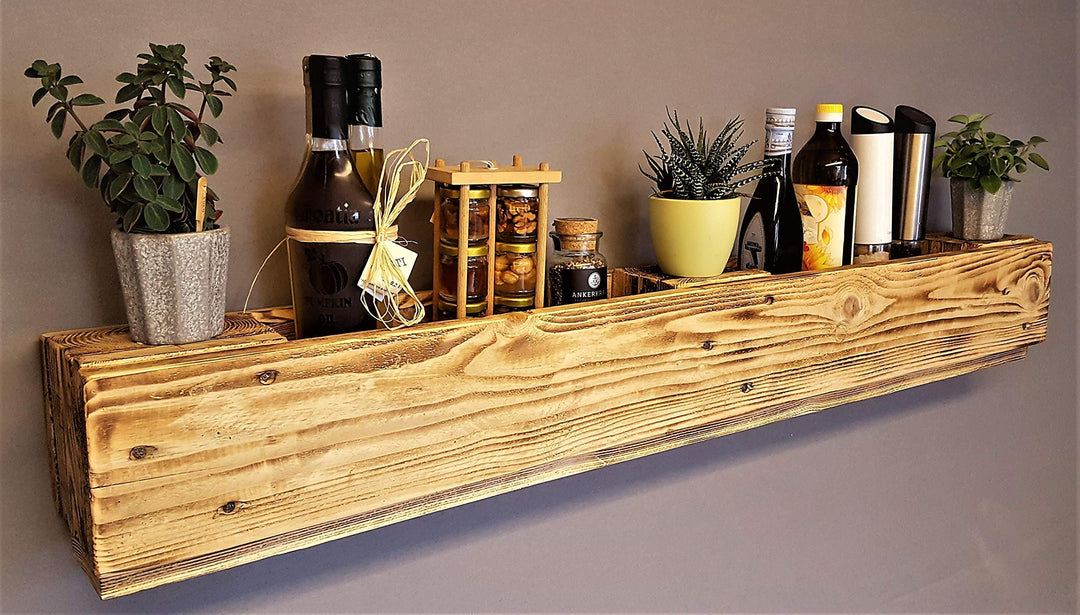 Wandregal aus Palettenholz geflammt Holzregal vintage Ablage shabby Hängeregal Flaschenregal Gewürzr