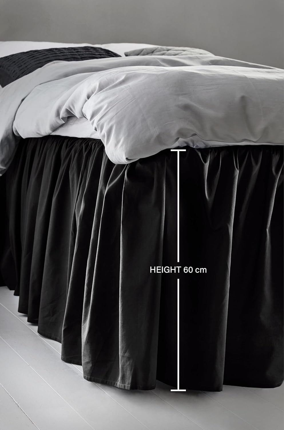 Jotex Zack Volant Betthusse - 100% hochwertige Bio-Baumwolle Bettrock, Höhe 60 cm - Grauschwarz, 90
