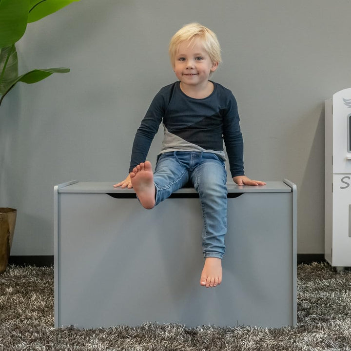 Bandits & Angels Spielzeugkiste aus Holz, Aufbewahrungsbox XL grau – sicherer Verschluss mit Gasfede