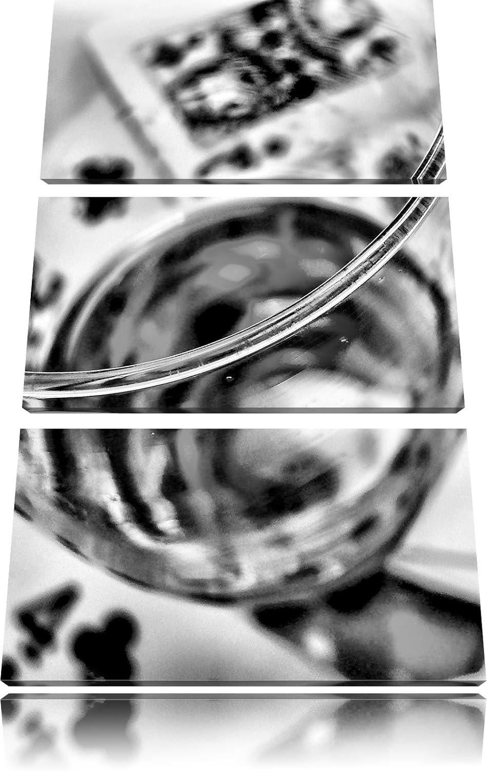 Pixxprint Glas Wein auf Spielkarten als Leinwandbild/Grösse: 3 Teilig (120x80) cm/Wandbild/Kunstdruc