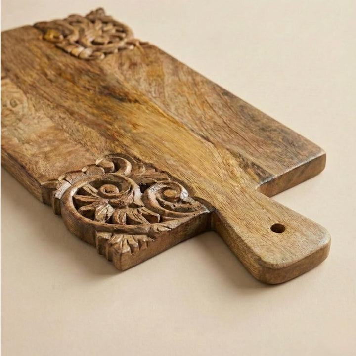 Holz Schneidebrett – Servierbrett aus Massivholz, Naturholz mit Schnitzdesign, 39 x 17 x 2 cm