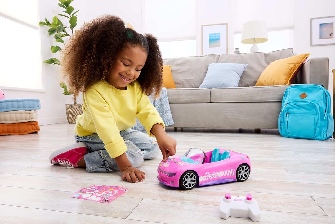 Hot Wheels Barbie Spielzeugauto, ferngesteuertes pinkfarbenes Cabrio, Platz für 2 Barbie-Puppen und