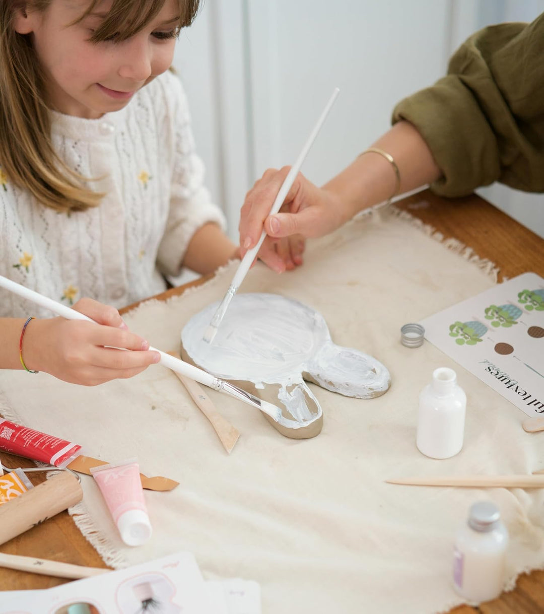 Töpferset für Zuhause ohne Brennen – 2 kg lufttrocknender Ton mit Acrylfarben Set, Werkzeug &amp; Anleit