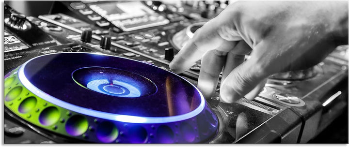 Glasbild Panorama | Wandbild aus Echtglas | DJ bei der Arbeit am Plattenteller | 100x40 cm | inkl. A