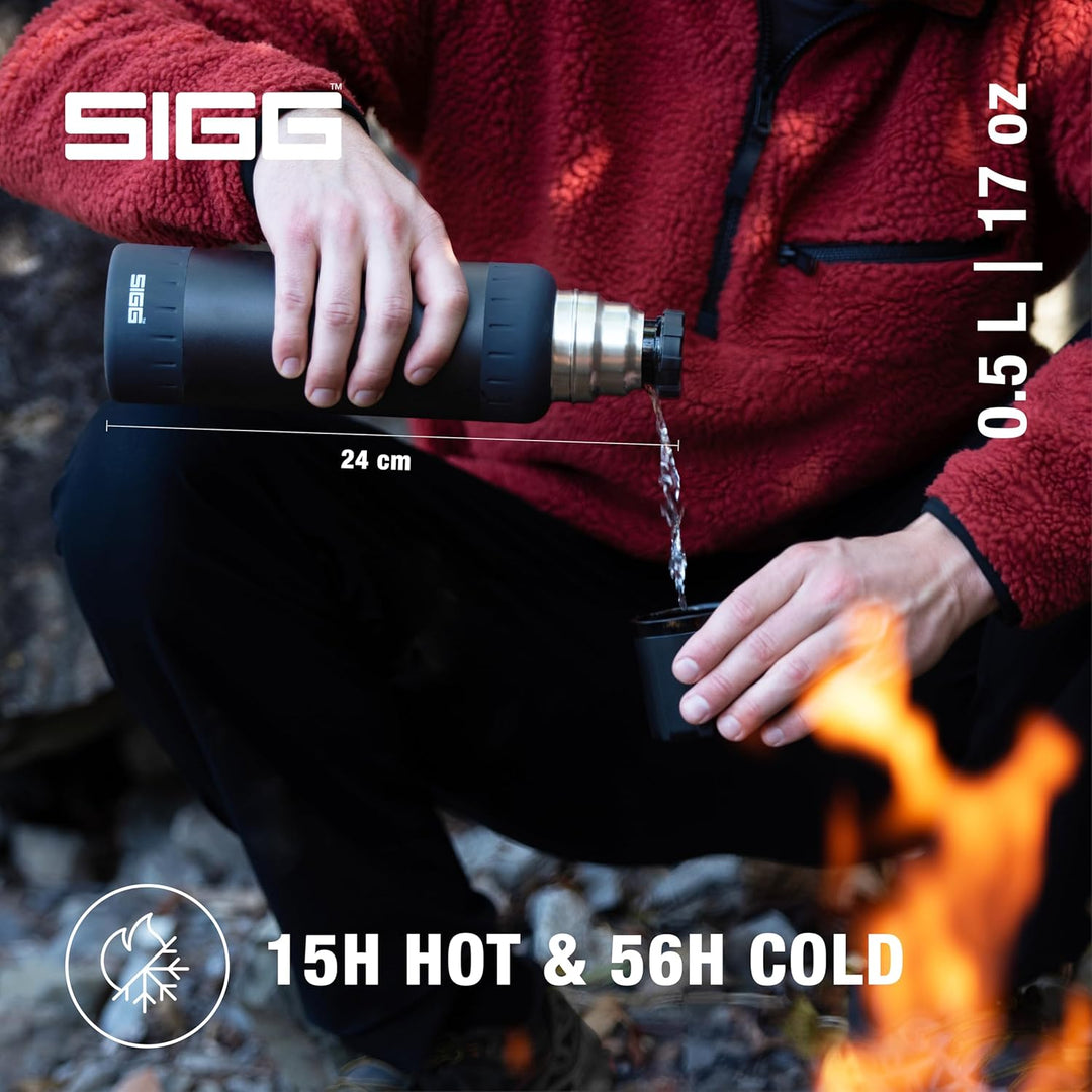 SIGG – Isolierte Trinkflasche – Thermosflasche Alpine Star Caramel Sand, mit Becher – 15 St. Heiss,