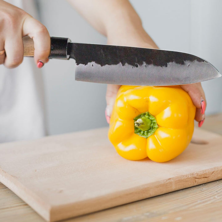 Chef Küchenmesser 18 cm - Japanisches Messer mit gehämmerter Stahlklinge 2.5 mm HCR Härte 58 - Profi