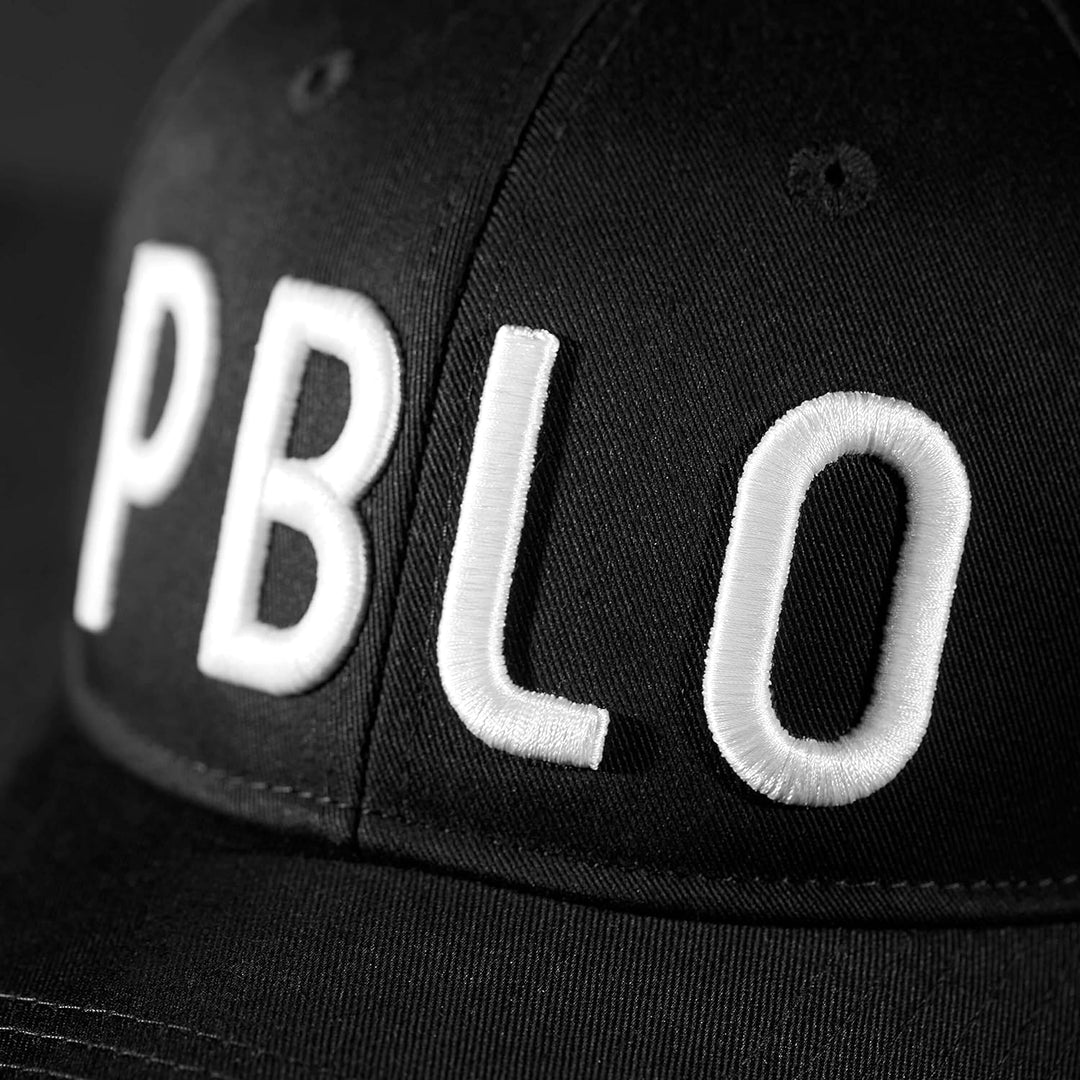 Pablo & Capone verstellbare Baseballkappe in Schwarz mit gebogenem Schirm