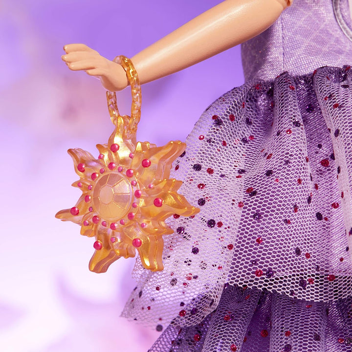 Hasbro Disney Prinzessinnen Style Serie, Rapunzel Modepuppe, modernes Abendkleid mit Haarband, Handt