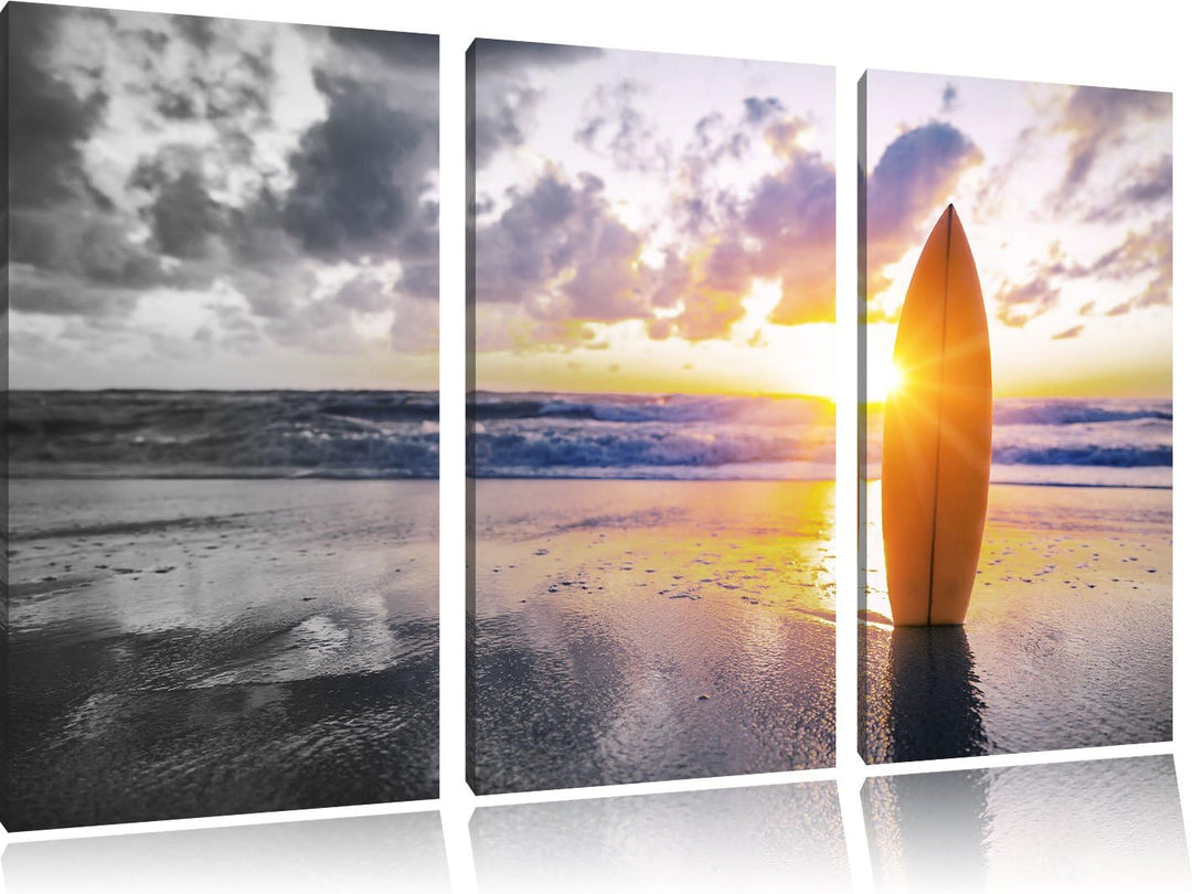 Pixxprint Surfbrett am Strand als Leinwandbild/Grösse: 3 Teilig (120x80 cm) cm/Wandbild/Kunstdruck/f