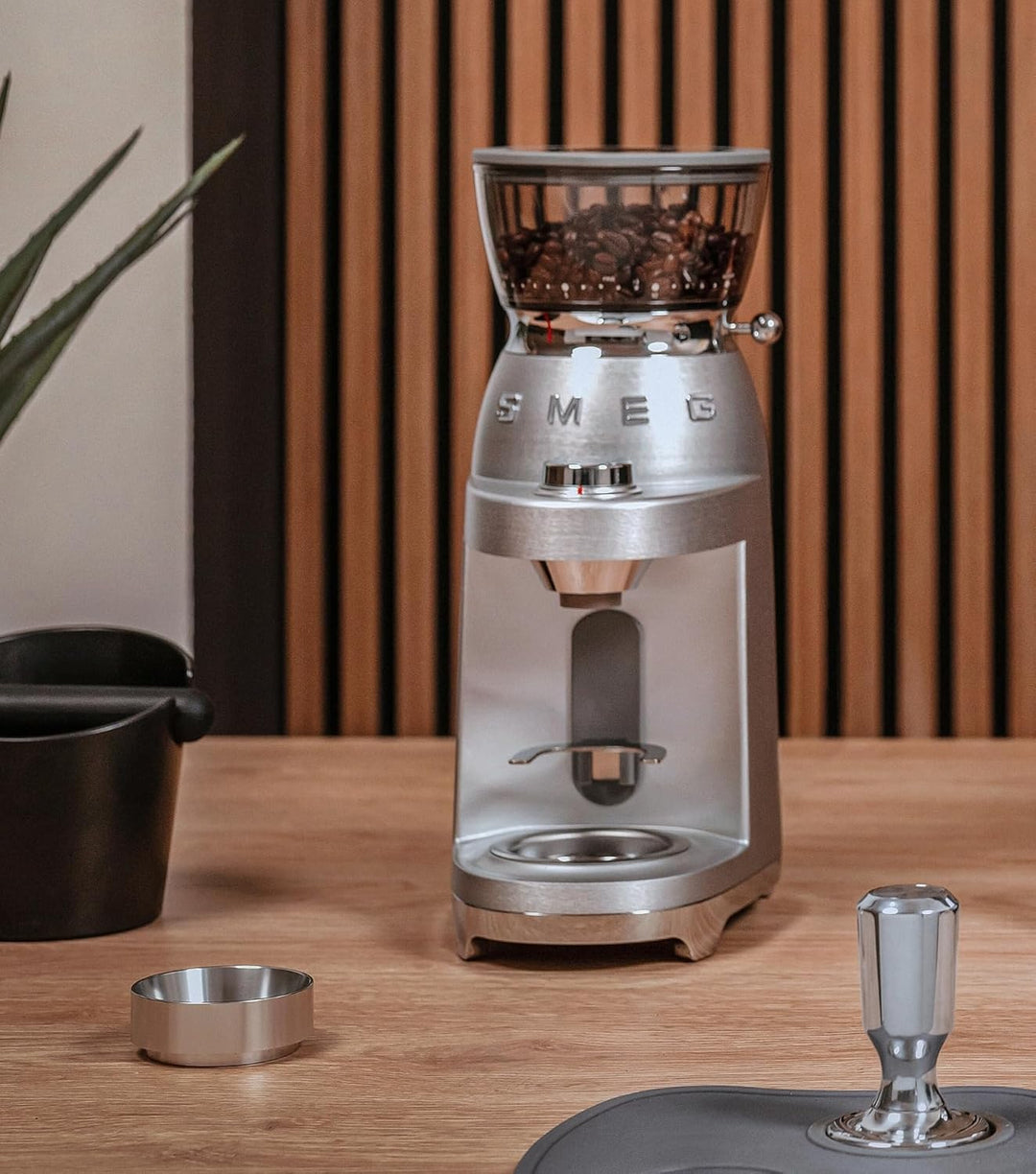 Smeg, Kaffeemühle CGF02SSEU, konisches Edelstahlmahlwerk, 50 Mahlgrad Einstellungen, 240 g Kaffeeboh