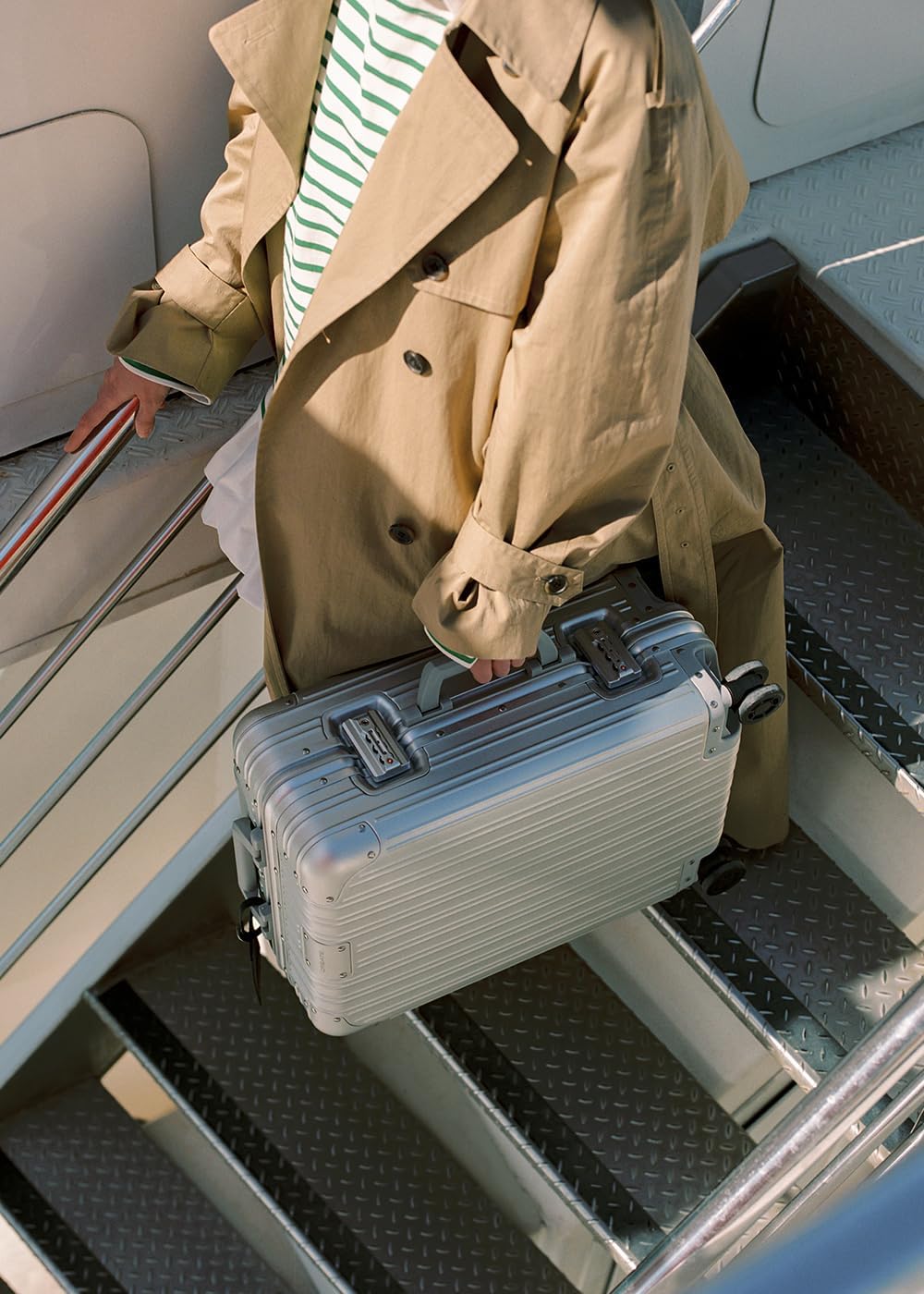 CREATE / Luggage Aluminium/Hartschalenkoffer / 40x23x55cm / Doppeltes TSA-Schloss, multidirektionale