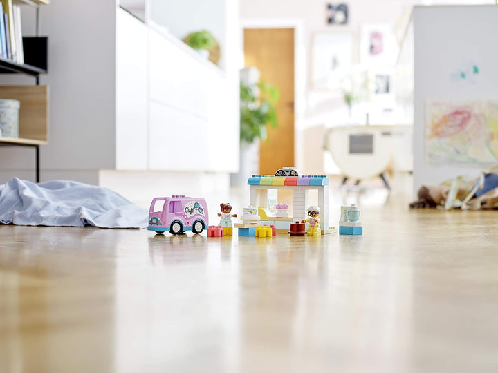 LEGO 10928 DUPLO Tortenbäckerei Spielset mit Café-Wagen, Kuchen und Cupcakes, grosse Bausteine für K