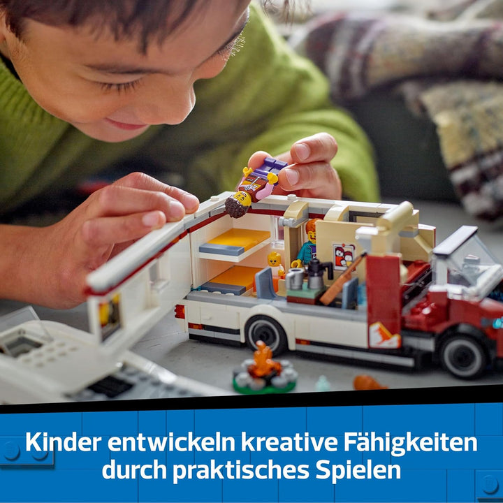 LEGO City Abenteuer-Wohnmobil - Wohnwagen Spielzeug für Jungen und Mädchen ab 6 Jahren - Inkl. 3 Min