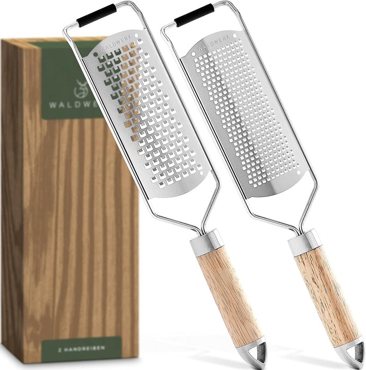WALDWERK Käsereibe (2er Set) - Parmesanreibe mit Design Holzgriff - Zesterreibe aus Edelstahl mit ge