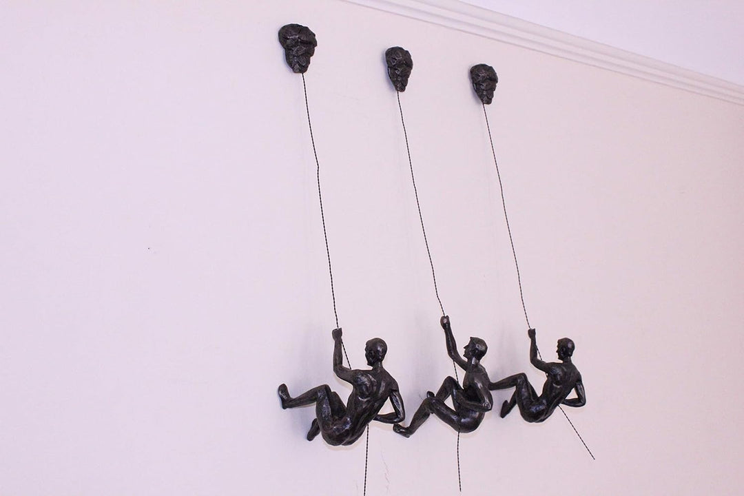 3 x grosse Bronze Klettern Abseiling Männer hängende Ornament Figuren Klettern Männer Wandbehang Fig