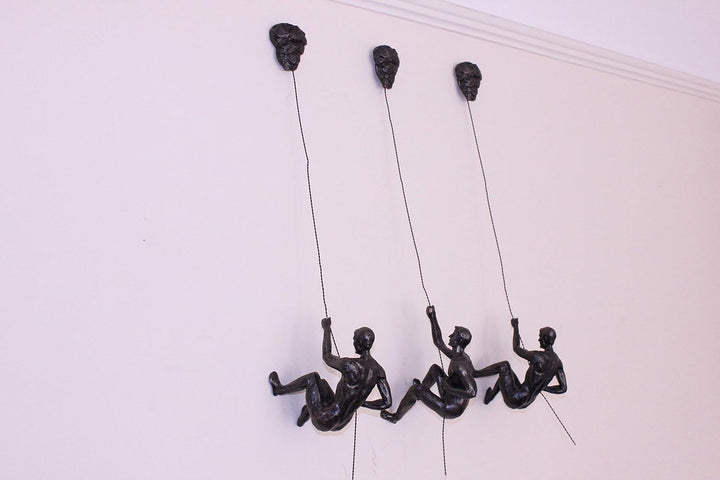 3 x grosse Bronze Klettern Abseiling Männer hängende Ornament Figuren Klettern Männer Wandbehang Fig