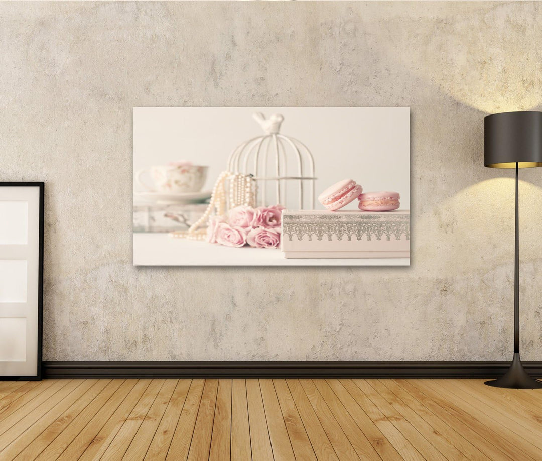 Bild Bilder auf Leinwand Vintage Rosen und Perlen mit Makronen über Box Wandbild, Poster, Leinwandbi