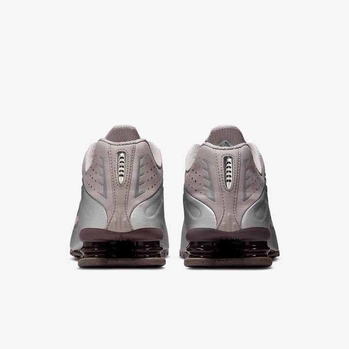Nike Damen Shox R4Sneaker 36.5 EU Cave Stone Cave Stone College Grey, 36.5 EU Cave Stone Cave Stone