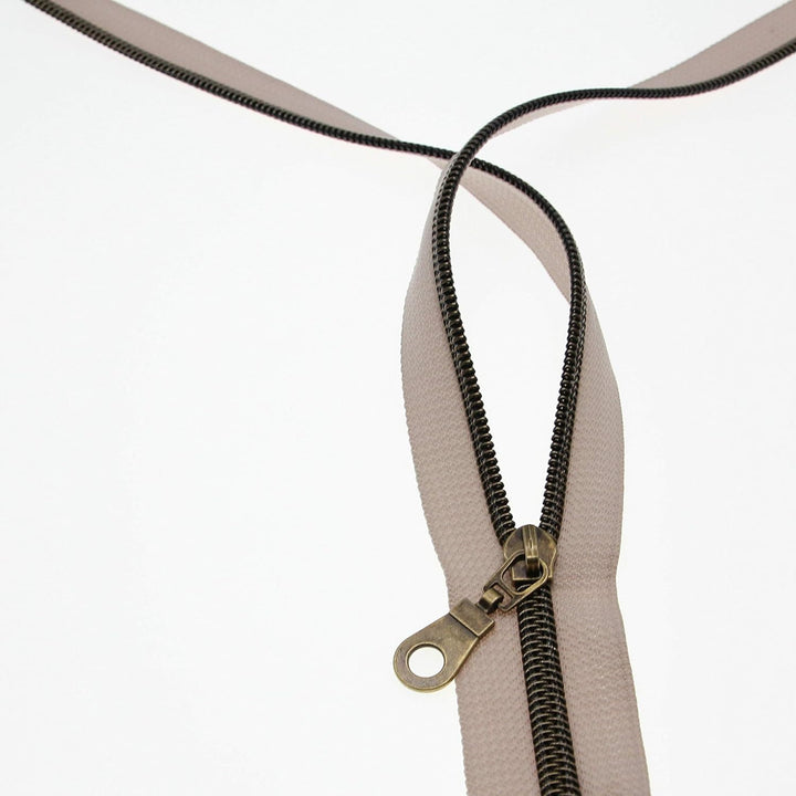 5# Metallische Nylonspulen-Reissverschlüsse 9.1m antikes Messing zähne Beige Band mit 25 Stück Schie